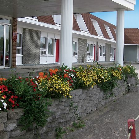 Hotel Matagami Exterior photo