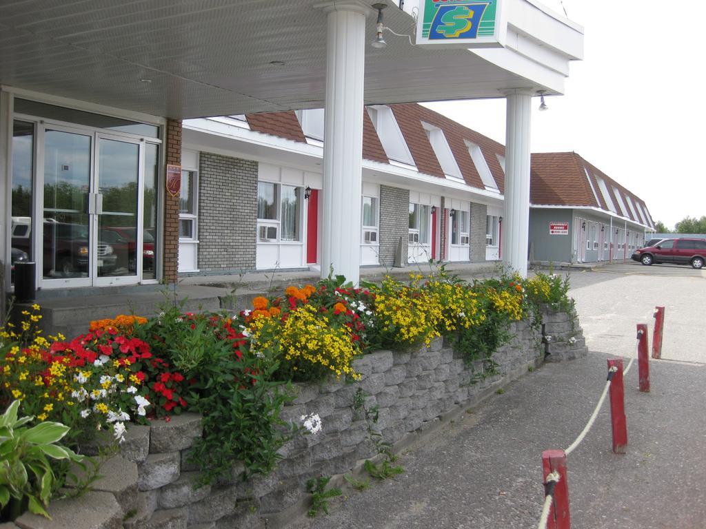 Hotel Matagami Exterior photo